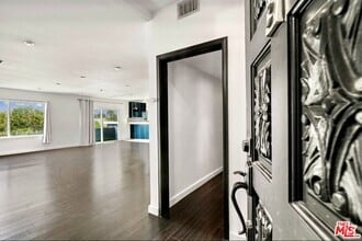 Building Photo - 825 Le Doux Rd