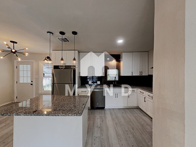 Building Photo - 1110 Clower