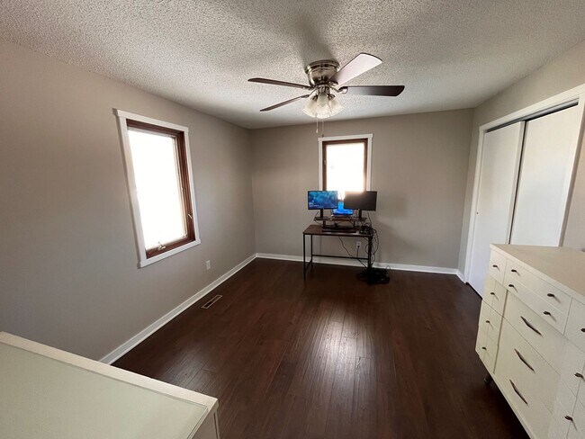Building Photo - 3 Bed 1.5 Bath Single Family Home For Rent