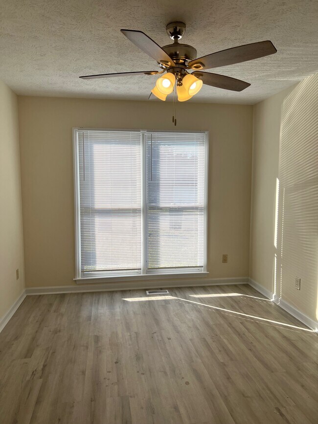 Foto del edificio - 5068 Linton Hall Rd