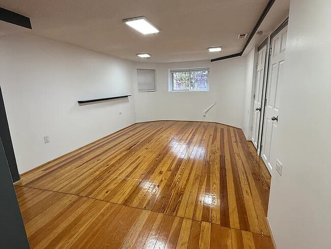 Foto del edificio - 3318 W Pierce Ave