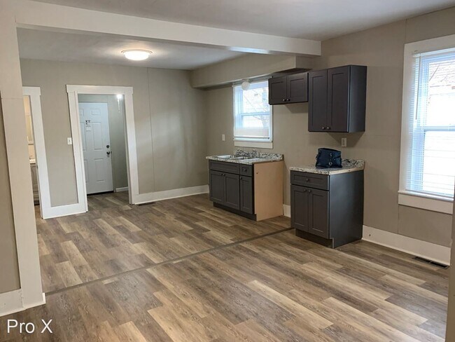 Foto del edificio - 3 br, 1.5 bath House - 717 E 10th