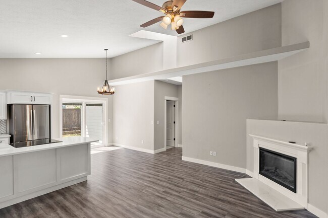 Building Photo - Beautifully Remodeled 3 Bedroom in Gresham...