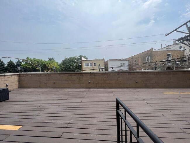 Building Photo - 2647 N Washtenaw Ave