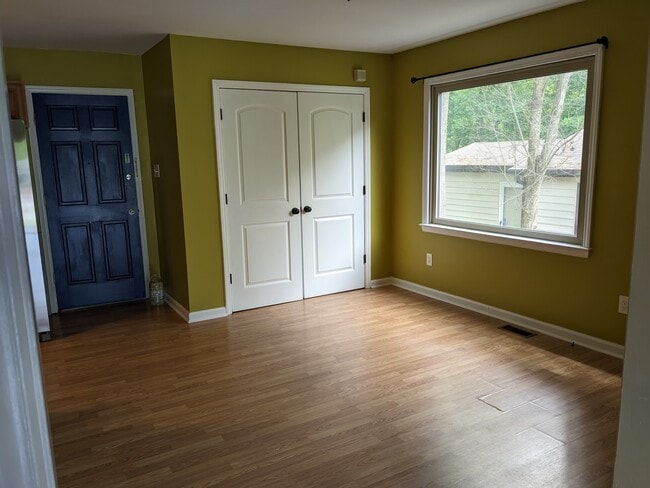 Building Photo - 1117 Suffolk Blvd