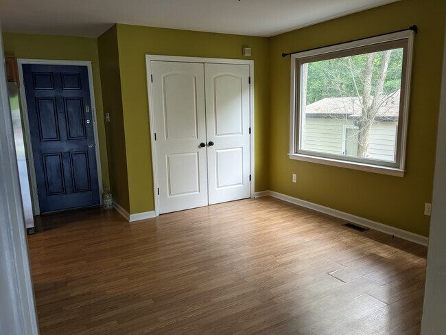 Foto del edificio - 1117 Suffolk Blvd