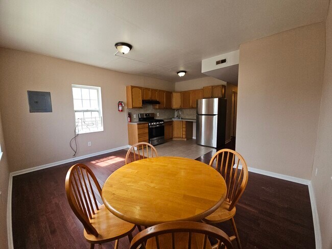 Foto del edificio - 522 N Indiana Ave