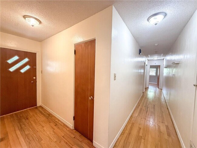 Foto del edificio - 2772 N Grafhill Dr