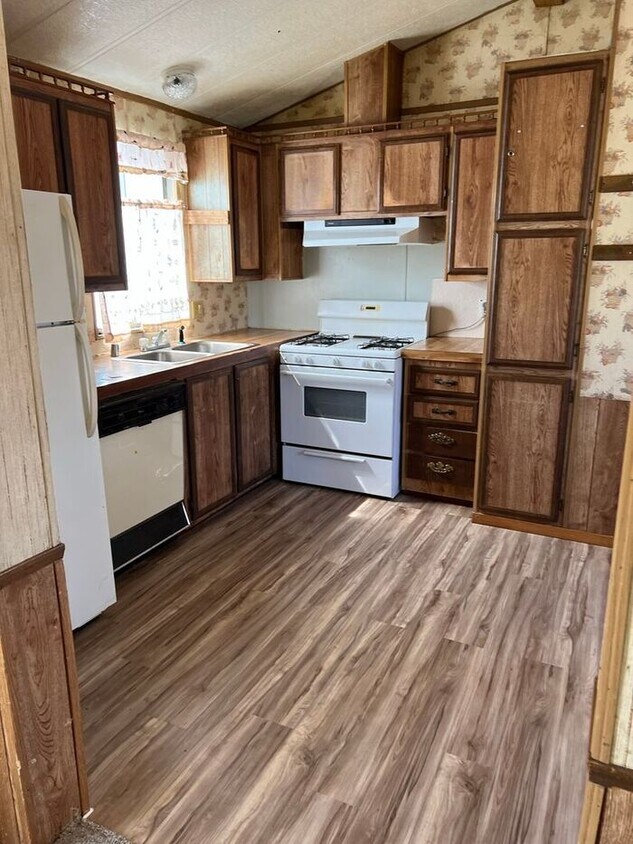 3 Bed & 2 Bath in Log Lane Village Comin... House for Rent in Log