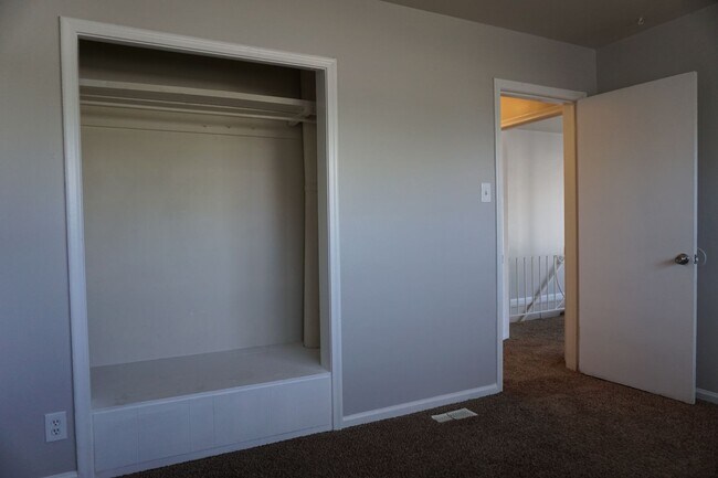 Foto del edificio - 3543 Valley Heights Dr
