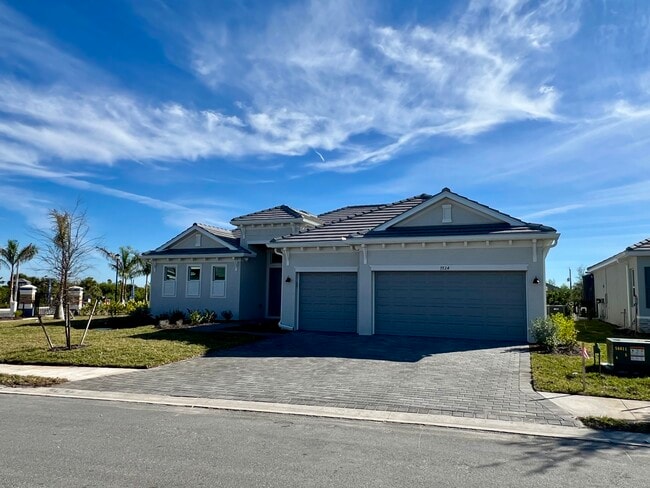 Building Photo - 8006 Lakes Edge Ln