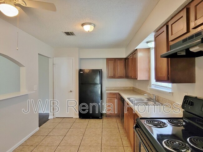 Foto del edificio - 6016 Gulf Rd W