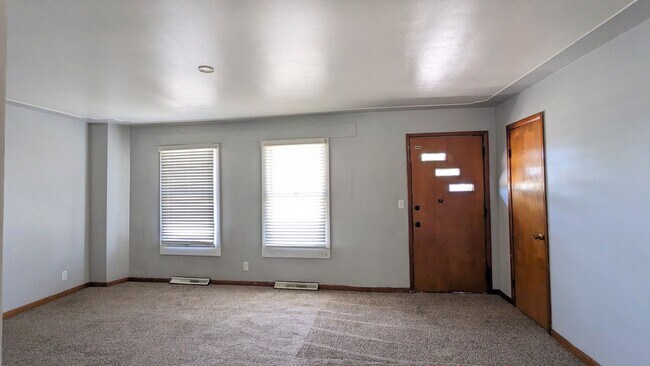 Building Photo - 4505 E Apple Ave
