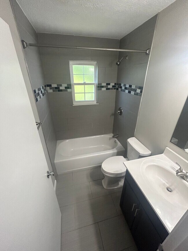 Foto del edificio - Charming 3-bedroom, 1-bathroom home locate...