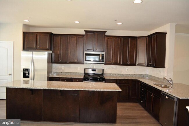 Building Photo - 6050 Krantz Dr