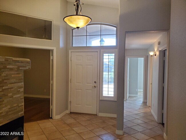 Building Photo - 2880 S Tumbleweed Ln