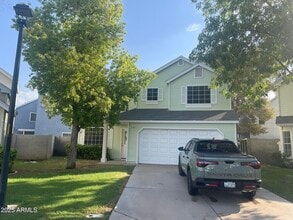Building Photo - 441 S Maple