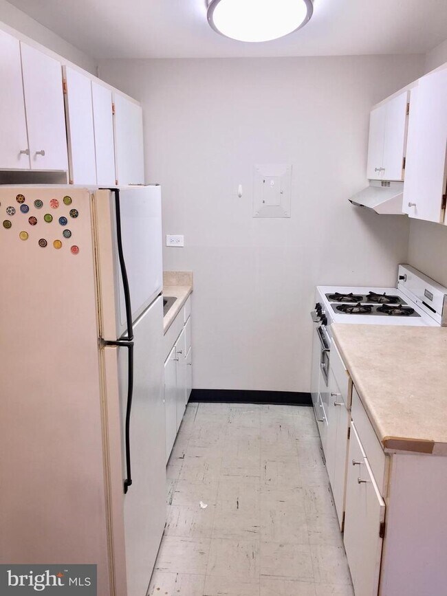 Kitchen - 2201 L St NW