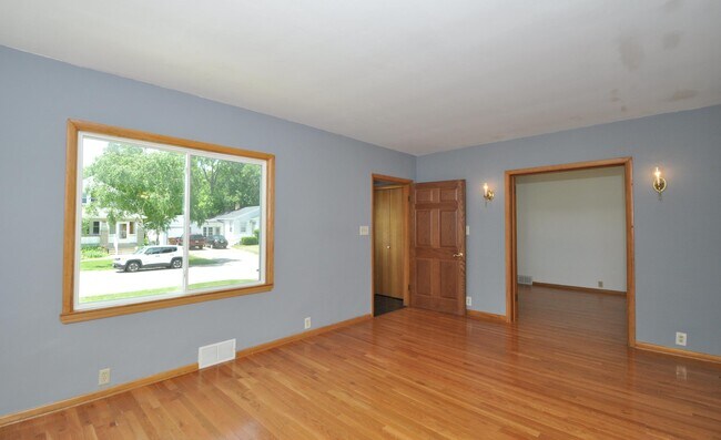 Building Photo - 6212 N Willow Glen Ln