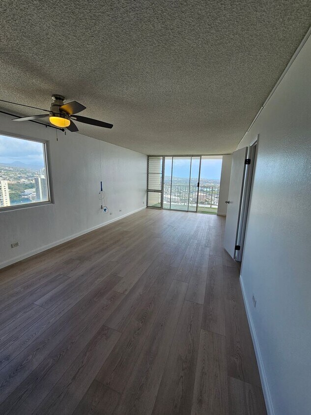 Foto principal - Two bedrooms. Newly renovated. Ocean Views