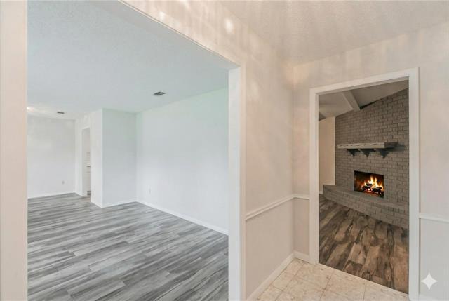 Foto del edificio - 6248 Trail Lake Dr