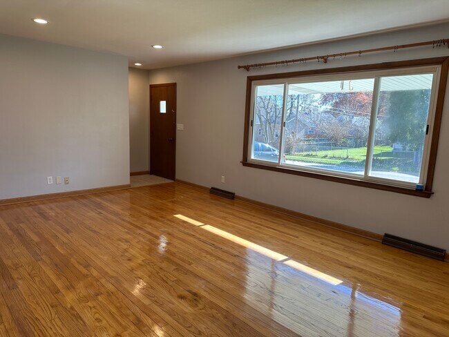 Building Photo - 1205 Leaman Pl