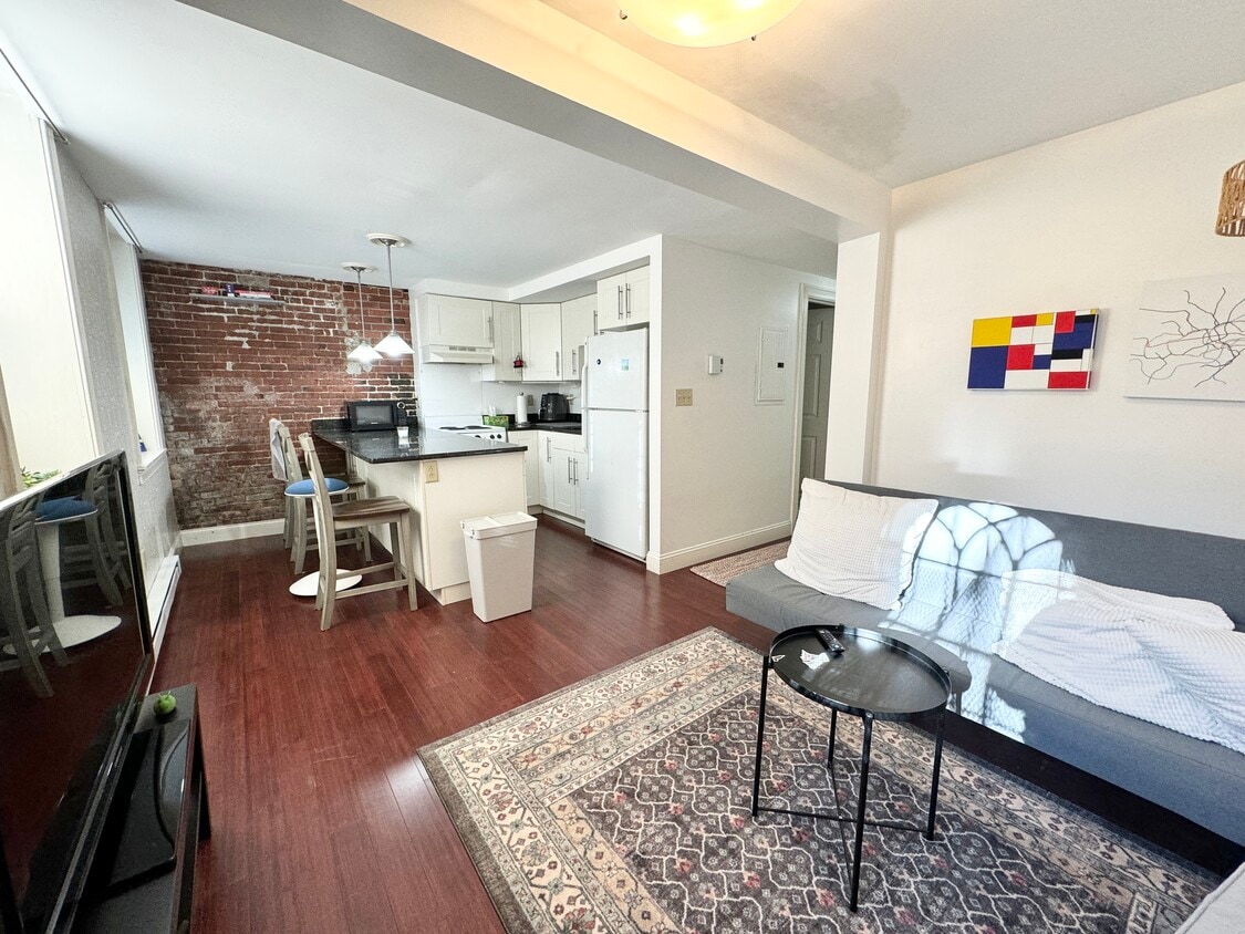 Primary Photo - 210 Northampton St
