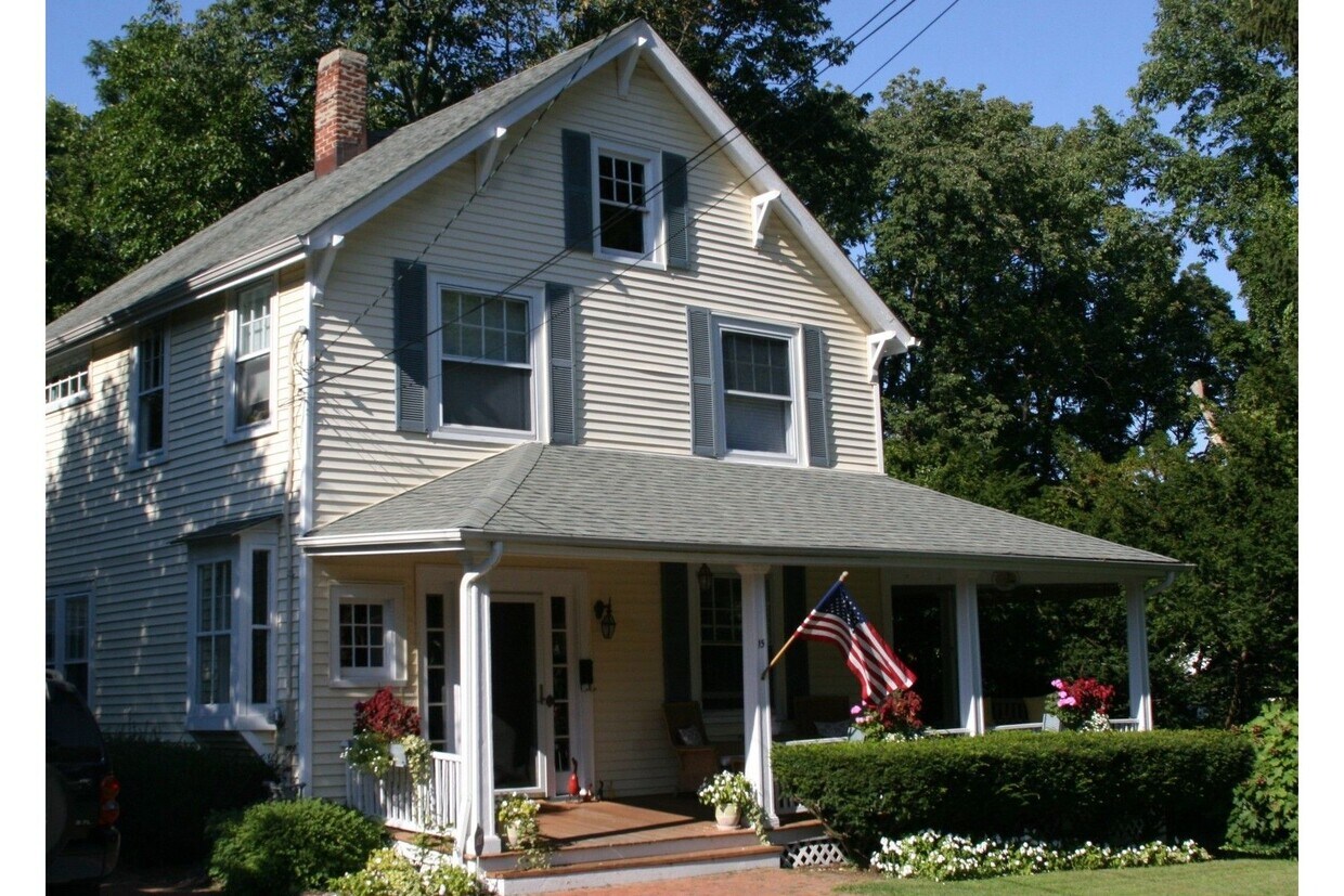15 Sterling Ct, Huntington, NY 11743 - House for Rent in Huntington, NY |  Apartments.com