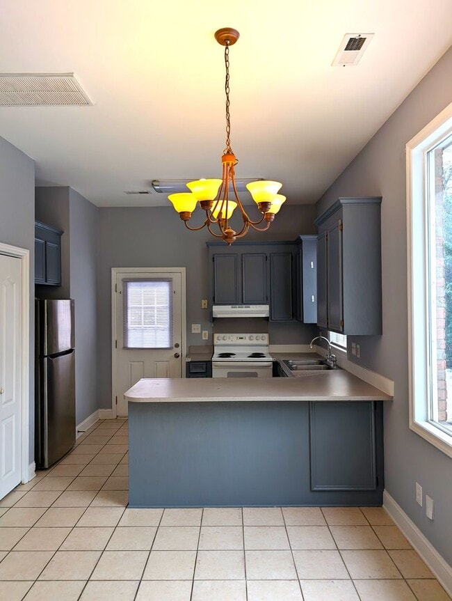 Building Photo - Downtown Cornelius! Minutes from Lake Norman! NEW HVAC!  2 Bedroom, DUPLEX!