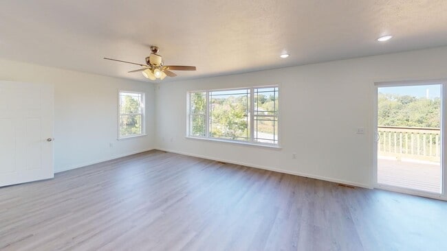 Building Photo - 124 E Sunset Cove Ln