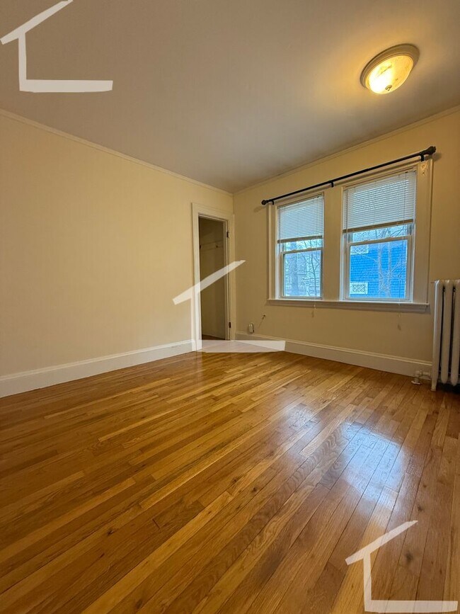 Foto del edificio - 33 Brooksdale Rd