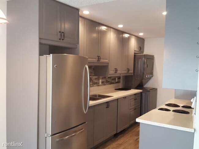 Building Photo - 3 br, 1.5 bath Condo - 10412 Caminito Rimini