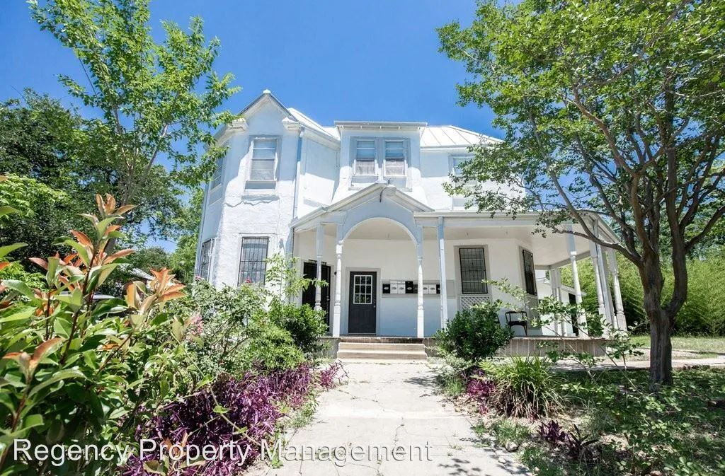 Foto principal - 711 E Carson St