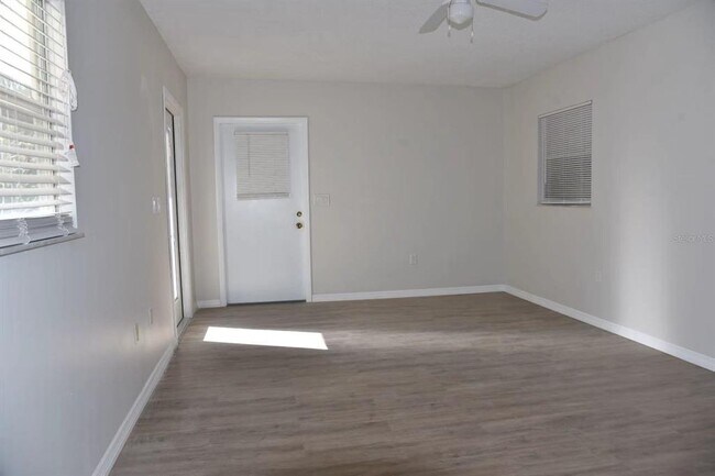 Building Photo - 3409 22nd St Ct W