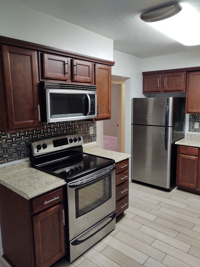 Building Photo - 2 BED 2 BATH Condo