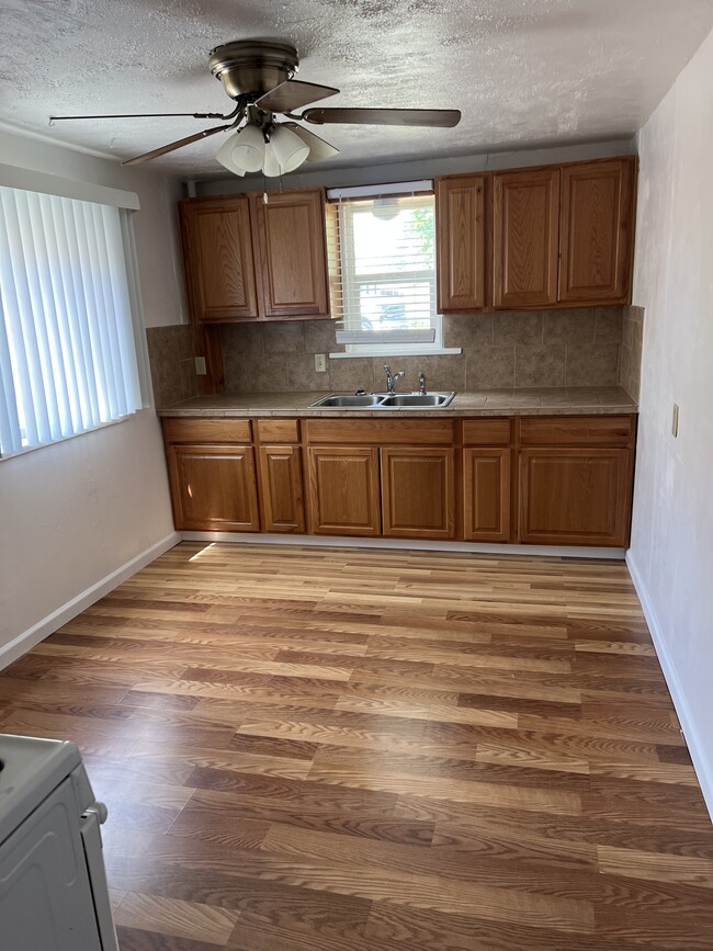 Building Photo - 1674 Laveta St