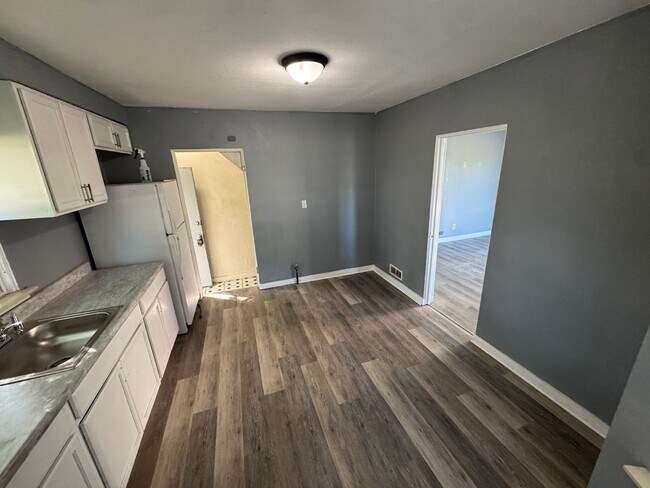 Building Photo - House in Peoria 3 BR / 2 BA Available Now