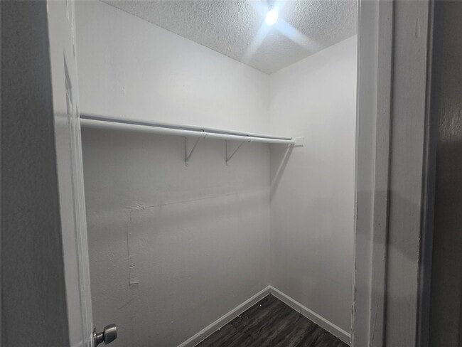 Foto del edificio - 7518 Hummingbird Ln
