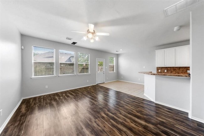 Building Photo - 12411 Saratoga Woods Ln