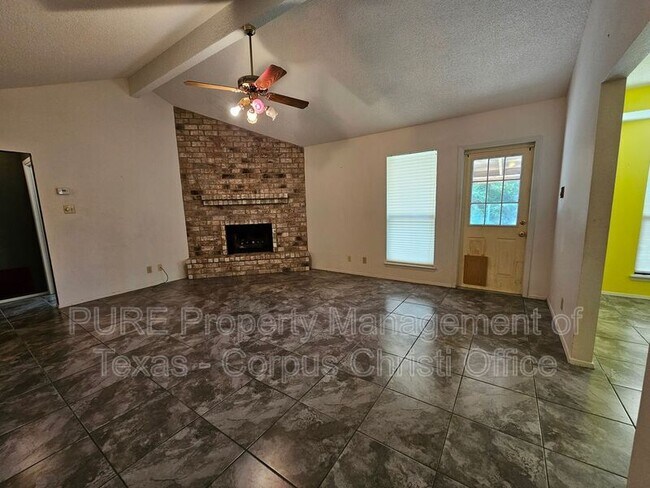 Building Photo - 112 Mallard Dr