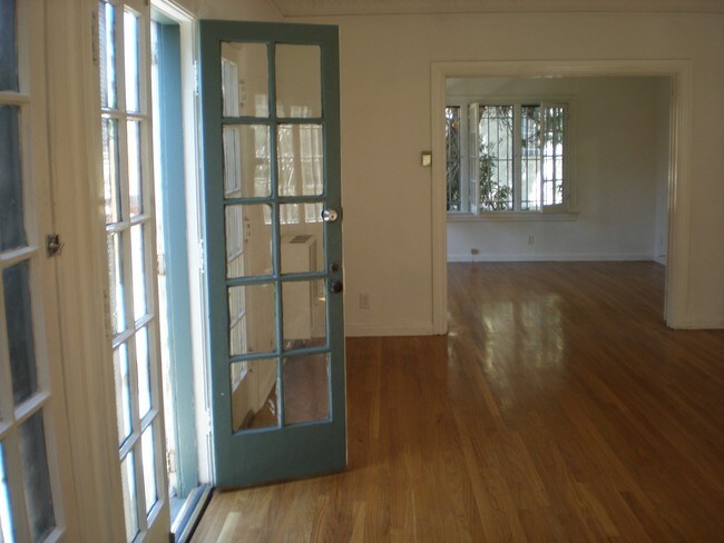 Foto del edificio - 558 S St Andrews Pl