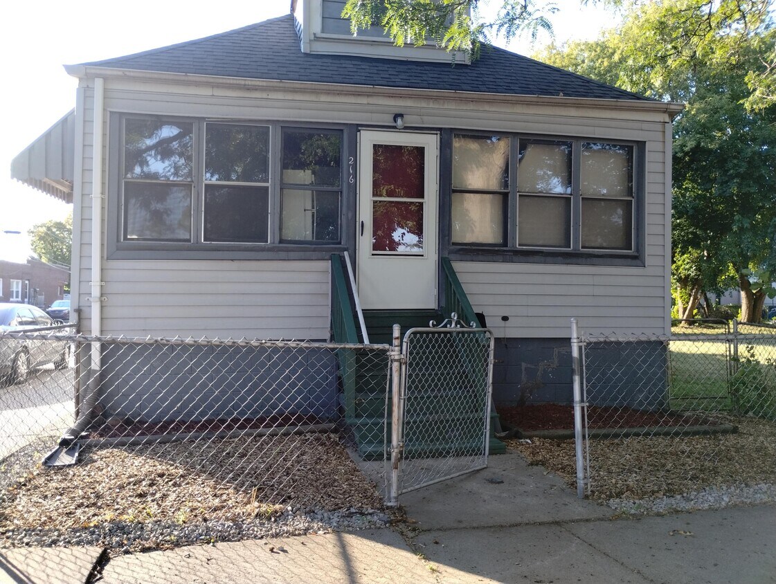 Foto principal - 216 Goodell St