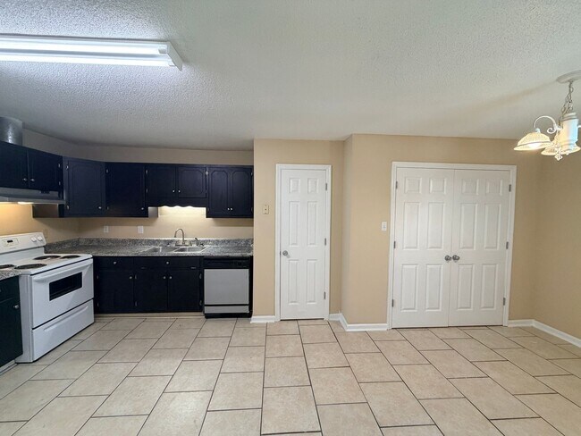 Foto del edificio - 3 Bedroom/2 Bath Duplex in Northlake Subdivision