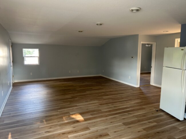 Building Photo - 600 Cherry St