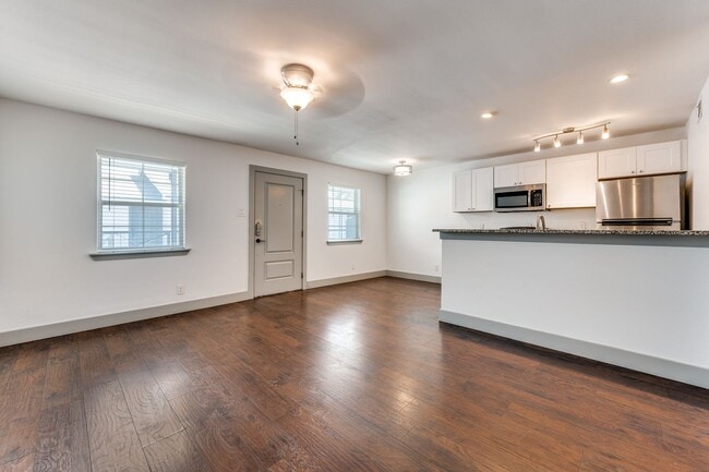 Building Photo - 4633 Fairmount St