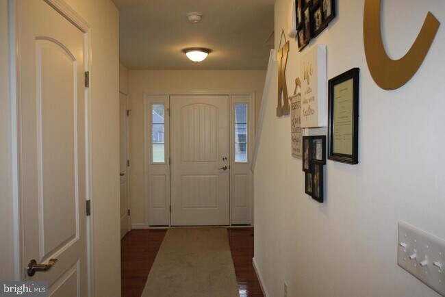Building Photo - 107 HUNTERS Run