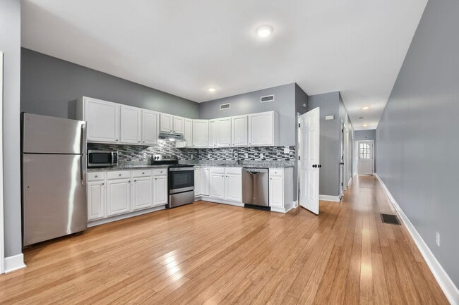 Building Photo - 423 S Wenzel St