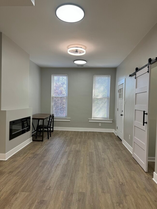 Building Photo - 620 S Oakley Blvd