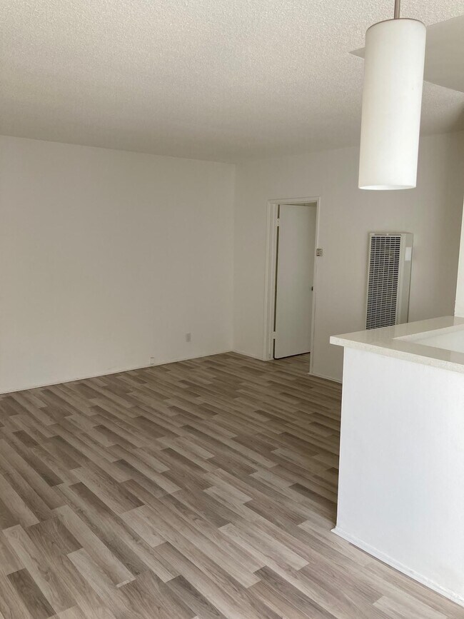Sala de estar - 11877 Idaho Ave