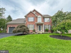 Building Photo - 2242 W Greenleaf Dr